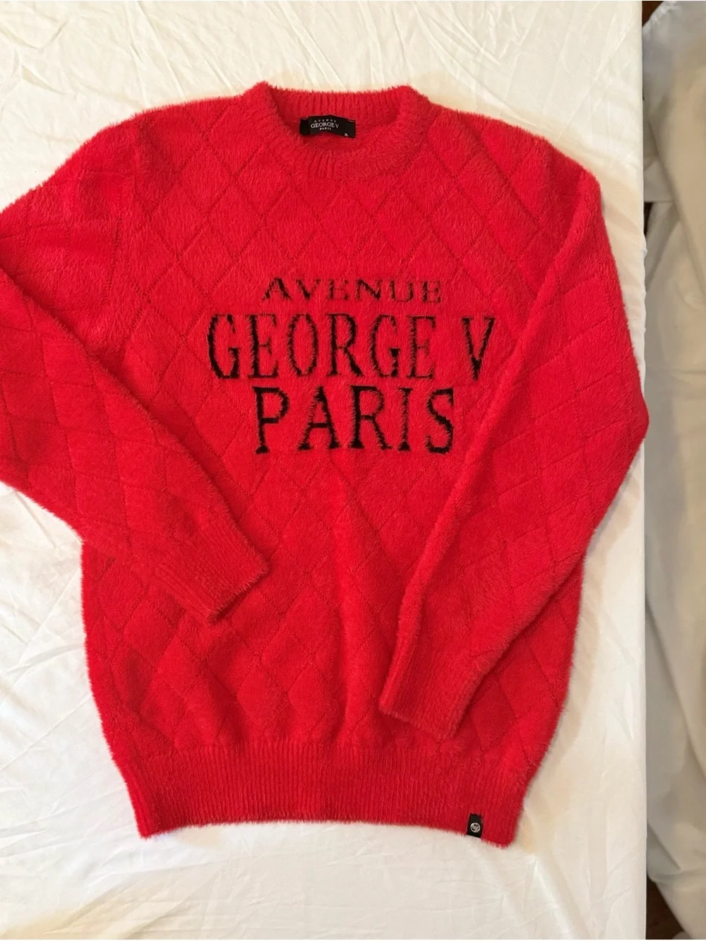 George V Paris Red Crewneck Fuzzy Sweater with Black Logo Men’s XL (MM24)